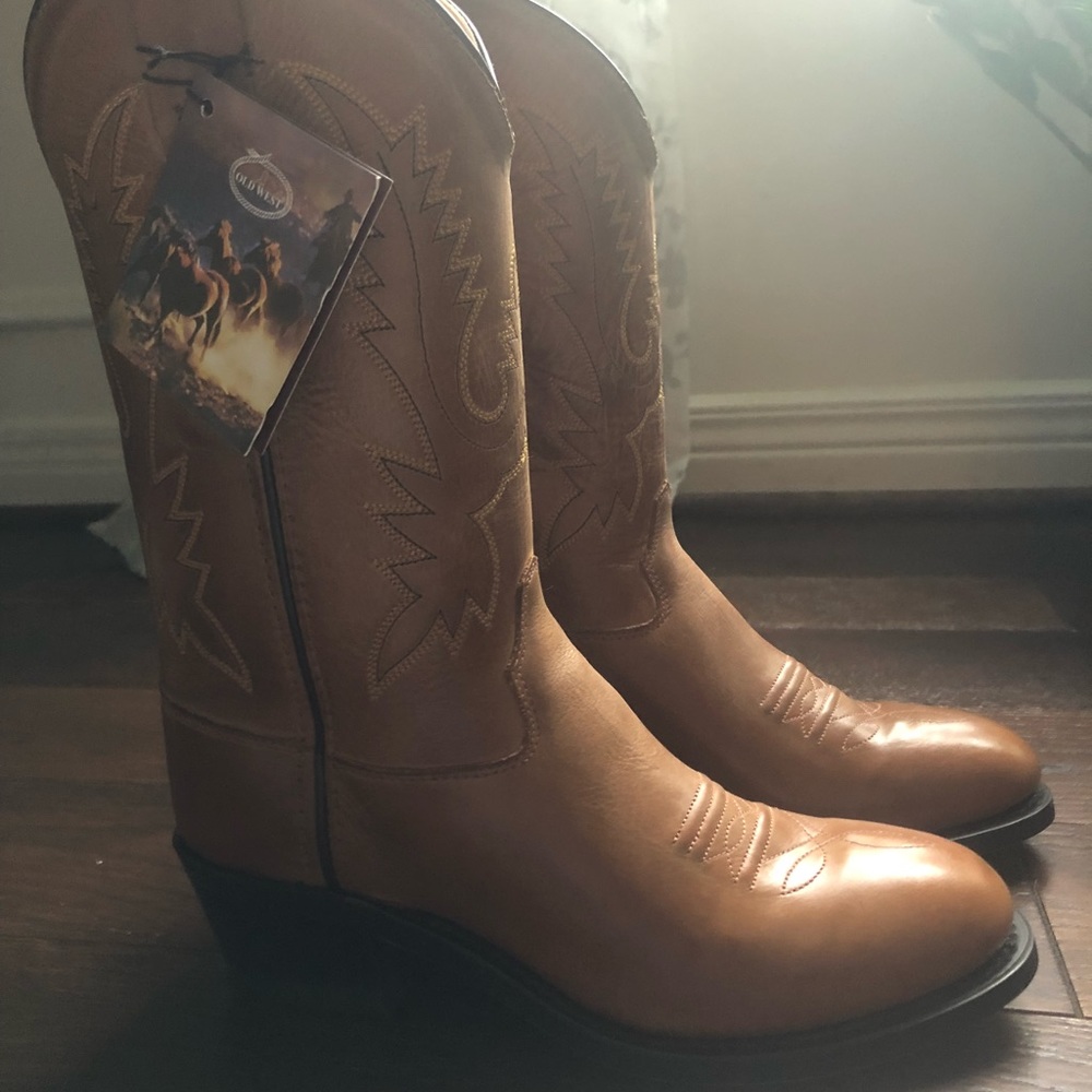 SOLD NWT Youth/Women’s Cowboy Boots